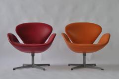 Arne Jacobsen Pair of Swan Chairs by Arne Jacobsen for Fritz Hansen - 364961