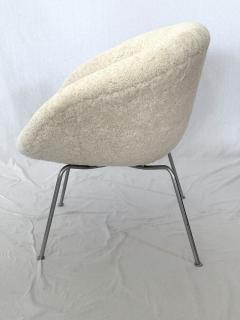 Arne Jacobsen Pot Chair Upholstered in Sheepskin Shearling - 3915571