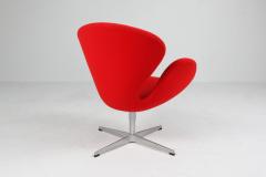 Arne Jacobsen Red swan chair by Arne Jacobsen for Fritz Hansen 1950s - 1216525