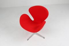 Arne Jacobsen Red swan chair by Arne Jacobsen for Fritz Hansen 1950s - 1216526