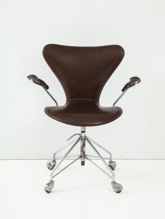 Arne Jacobsen Set of Arne Jacobsen Series 7 Chairs - 840883