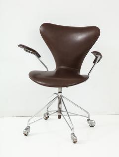 Arne Jacobsen Set of Arne Jacobsen Series 7 Chairs - 840884