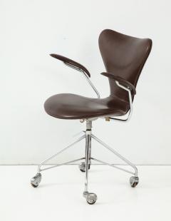 Arne Jacobsen Set of Arne Jacobsen Series 7 Chairs - 840885