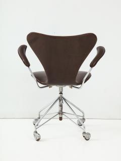 Arne Jacobsen Set of Arne Jacobsen Series 7 Chairs - 840889