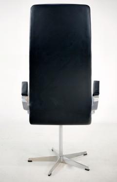 Arne Jacobsen Set of Eight Aluminum Leather Highback Chairs by Arne Jacobsen - 4174925