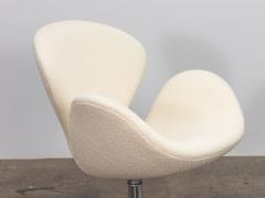 Arne Jacobsen Swan Chair in Knoll Pearl Boucle - 2892306