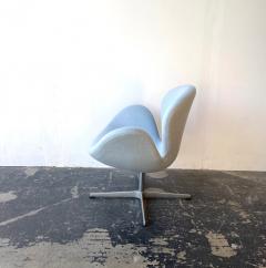 Arne Jacobsen Swan chair by Arne Jacobsen - 3861694