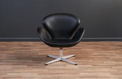 Arne Jacobsen Vintage Arne Jacobsen Black Leather Swan Chair for Fritz Hansen - 3499916