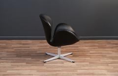 Arne Jacobsen Vintage Arne Jacobsen Black Leather Swan Chair for Fritz Hansen - 3499918