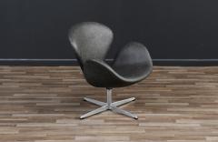Arne Jacobsen Vintage Arne Jacobsen Grey Leather Swan Chair for Fritz Hansen - 3607689