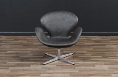 Arne Jacobsen Vintage Arne Jacobsen Grey Leather Swan Chair for Fritz Hansen - 3607691