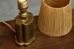Art Deco Accent Table Lamp in Patinated Brass with Raffia Shade 1940s - 4394972