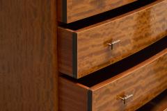 Art Deco Chest of Drawers in Wonderfully Expressive Maple England 1930s - 4608305