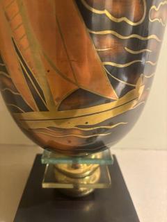 Art Deco metal urn lamp with decorated sallboat scenes on a square base - 4658901
