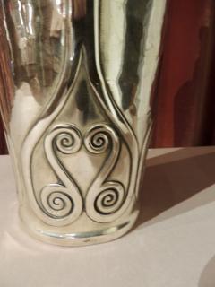 Art Nouveau Silver Vase with Hammered Details - 1369676