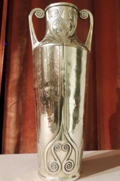 Art Nouveau Silver Vase with Hammered Details - 1369677