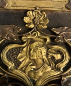 Art Nouveau brass and copper box with head and green velvet interior - 4658874