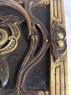 Art Nouveau brass and copper box with head and green velvet interior - 4658882