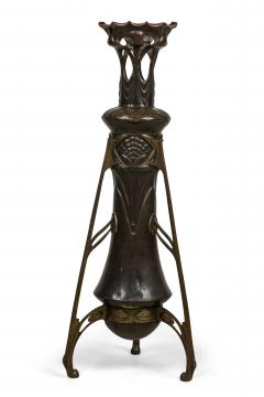 Art Nouveau bronze floor vase supported by 3 open design legs - 4650065