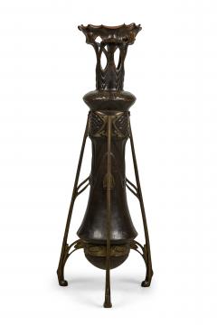 Art Nouveau bronze floor vase supported by 3 open design legs - 4650066