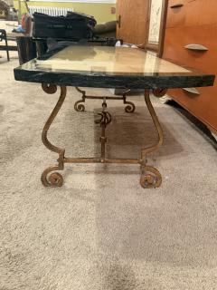 Arturo Pani EXCEPTIONAL MID CENTURY TWO TONE ONYX AND GILT METAL COFFEE TABLE BY ARTURO PANI - 4282770