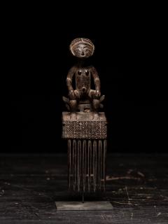 Ashanti Comb representing Female sitting Figure Ghana - 4267589