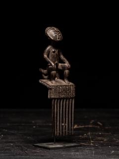 Ashanti Comb representing Female sitting Figure Ghana - 4267601
