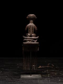 Ashanti Comb representing Female sitting Figure Ghana - 4267604