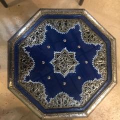 Atlas Showroom Pair of Moroccan Silver Metal Brass Inlaid Side Tables in Blue Majorelle - 1018704