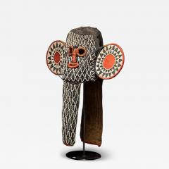 Bamileke Elephant Mask embroided with old monocolor white beads - 4269515