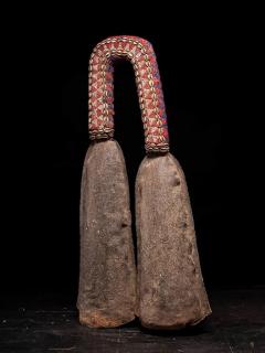 Bamileke iron double Bell decorated with trade beads - 4266559