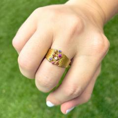 Barbara Heinrich Multicolored Sapphire Yellow Gold Carved Glacier Ring Barbara Heinrich 2025 - 4711129