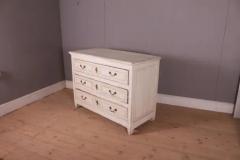 Belgian 1820s Cream Off white Painted Oak Commode with Three Drawers - 3592583