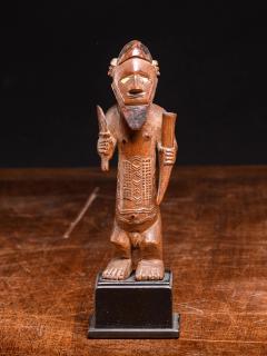 Bembe statue holding a knive and a horn - 4270003