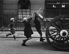 Bert Hardy Carriage Ride 10 12 Framed Print - 4068806