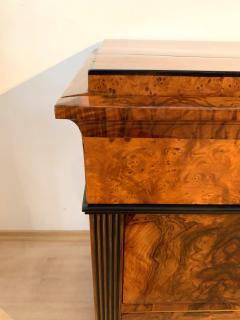 Biedermeier Commode Walnut and Ash Burl Veneer Austria circa 1820 - 1161702