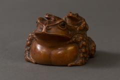 Boxwood Carving of a Frog with Baby Frogs - 333469