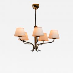 Brass and oak 5 arm chandelier with glass shades - 2506795