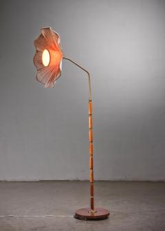 Brass and wood floor lamp - 3127097