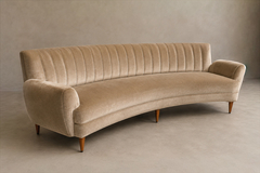 Brazilian Modern Sculptural Curved Sofa in Mohair and Cavi na wood - 4736719
