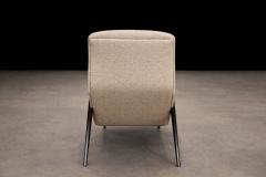 Brazilian Modernist Lounge Chair in Ebony Stained Pau Marfim with Oatmeal Boucl  - 4531099