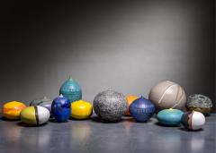 Brenda Williams Set of 13 ceramic pieces by Brenda Williams - 3492390