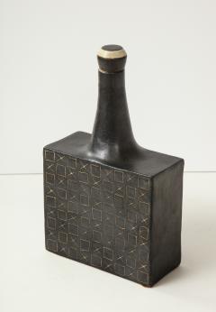 Bruno Gambone SQUARE CERAMIC VESSEL WITH STOPPER BY BRUNO GAMBONE - 1852327