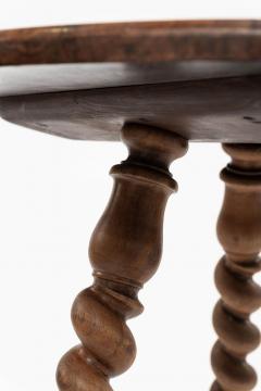 Burlwood Cricket Table upon Barleytwist Legs - 4376291