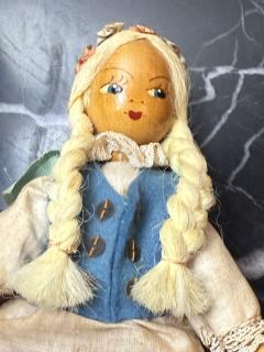 CHARMING 1940S POLISH HANDMADE WOODEN DOLL COUPLE - 4329847