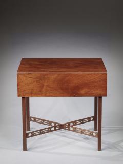 CHIPPENDALE PEMBROKE TABLE WITH PIERCED STRETCHERS - 4636095