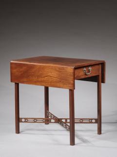 CHIPPENDALE PEMBROKE TABLE WITH PIERCED STRETCHERS - 4636100