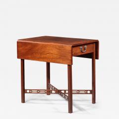 CHIPPENDALE PEMBROKE TABLE WITH PIERCED STRETCHERS - 4636117