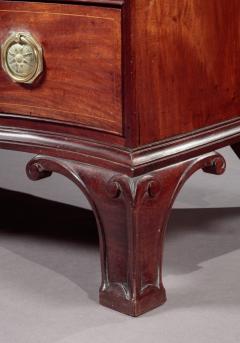 CHIPPENDALE SERPENTINE FRONT CHEST WITH CARVED OGEE BRACKET FEET - 3734663