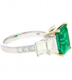 Carat Vivid Green Colombian Muzo Mine Emerald Emerald Cut Side Diamond Ring - 3549699